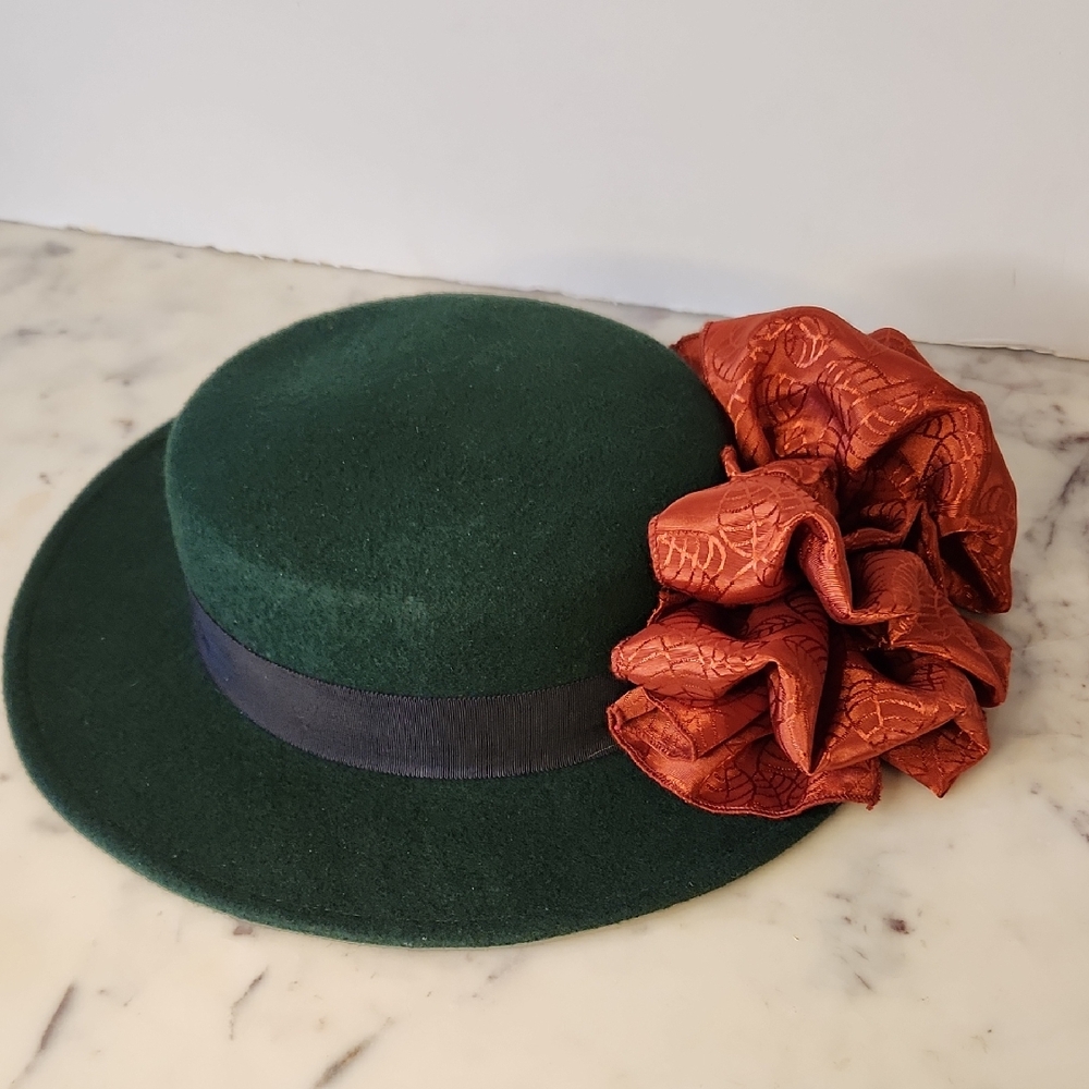 Arlin WoolFlat Hat |  Forest Green | with Removable Rust Accent
